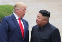 백악관 "트럼프, 전제조건 없는 김정은과의 대화 열려있어"