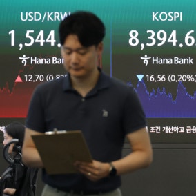 삼전닉스 투자 발표 부담됐나…코스피 '하락', 금융위는 '발끈'