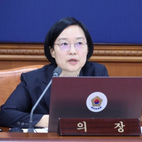 첫 국무회의 주재한 韓총리 "허위조작정보 등 단호히 대응"