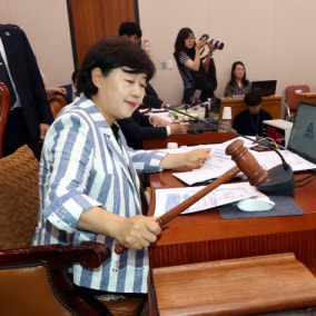 與 '보완수사권 폐지' 법사소위 회부…국힘 "졸속 중단" 반발
