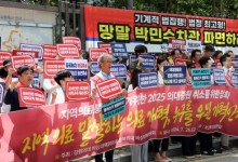 의대교수·의대생·학부모 “증원 취소하라!” 시위… 의사는 휴진 “토론회 참석”