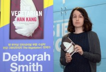 “완벽하게 절제된 문체”…한국어 독학해 한강 알린 ‘이 사람’