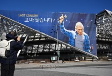 “후회도 없다, 훈아답게 갈 거다”… ‘가황’도 울컥한 마지막 무대