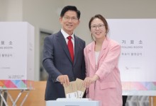 딸과 함께 나선 김문수 “행복하다…사전투표 철저히 관리”