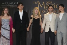 “佛 최고 훈장 ‘코망되르’ 잘하라는 뜻… 내년 세계 데뷔 40주년 페스티벌 준비”