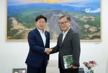 제주4·3기록물 등재 인증서, 4·3영령들에게 바치다