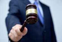 "망상 때문에" 20대 제자, 40대 교사 학교서 '흉기' 휘둘러… 징역 13년 확정