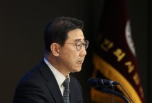 [속보] 의협 비대위 "2025년 의대모집 중지 촉구…강력 저항·투쟁할것"
