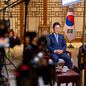 이 대통령, APEC 앞두고 외신 인터뷰…"북미 회동 적극 지원"