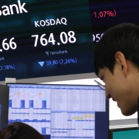"이제 물탈 돈도 없다"…바닥 보이지 않는 추락에 개미는 울고 싶다