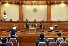 권성동 "헌재의 尹 탄핵심판 결과 승복할 것…당 공식 입장"