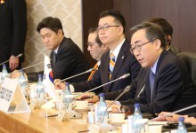 외교부장관 "북한, 우크라전 잘못된 행동 보상받아서는 안 돼"