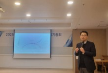 이경일 솔트룩스 대표 "초거대 AI 대신 에이전트로 돌파구 찾아야"[현장]