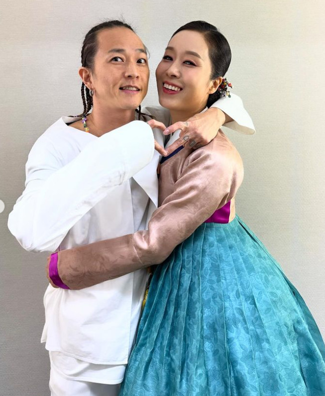 <b>팝핀현준</b>, <b>박애리와</b> 이혼설에 분노 "가짜뉴스 못 잡나요"