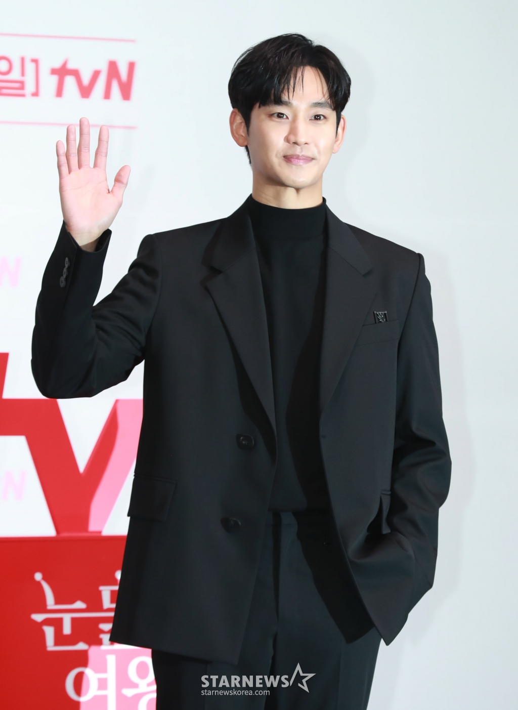 [단독]'눈물의<b>여왕</b>' <b>김수현</b>, 회당 <b>출연료</b> 8억 아닌 3억.."전작보다 낮아"