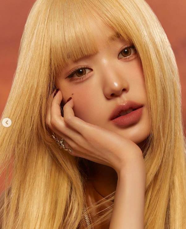 IVE Jang WonYoung Showcases Charm with New Blonde Hairstyle - Discover