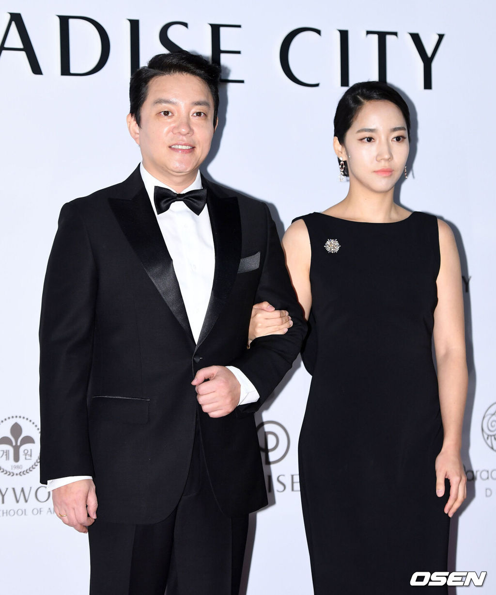 [단독] <b>이윤진</b> "<b>이범수</b>와 이혼<b>조정</b>·별거 중..심려끼쳐 죄송"(인터뷰)