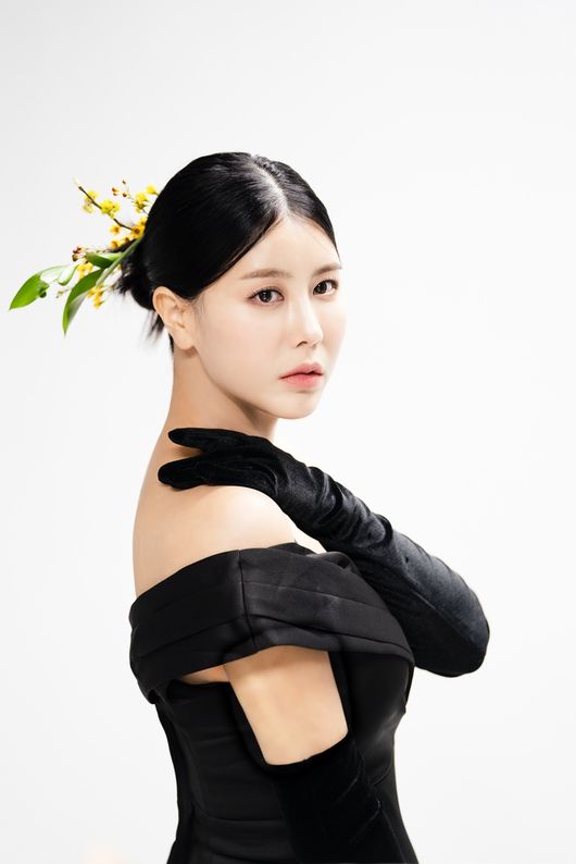 [단독] <b>한정원</b>, 득녀 후 결혼 "책임감 아는 남자 만나 행복하다" (종합)