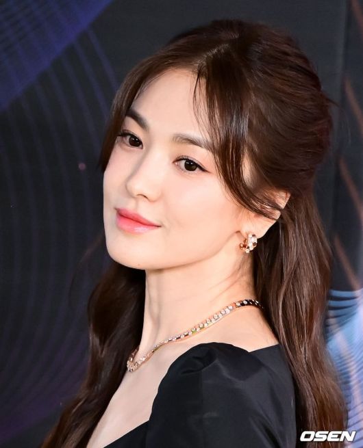 <b>송혜교</b>, <b>노희경</b> 작가 11년만에 재회하나? "신작 <b>긍정</b> 검토" [공식입장]