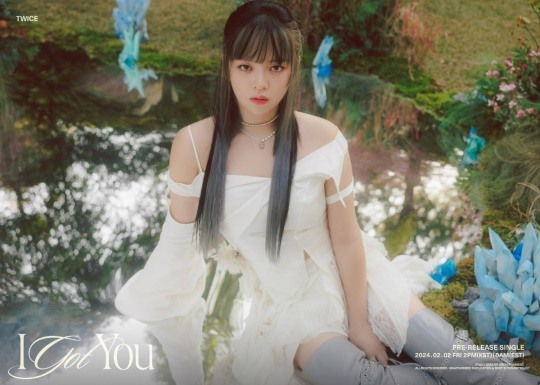 <b>트와이스 정연</b>-<b>모모</b>-미나-다현, 'I GOT YOU' 개인 포토 오픈..반짝이는 청춘