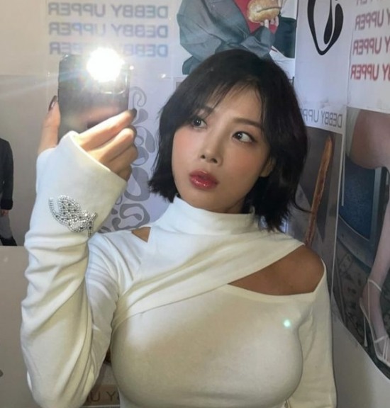 YuBin, a former member of Wonder Girls and currently active as a solo singer, recently caught the public’s attention with a photo she shared on social media