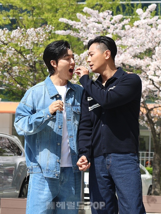 [포토]<b>주지훈</b>-<b>이무생</b>, <b>만두</b>먹고 갈래요?