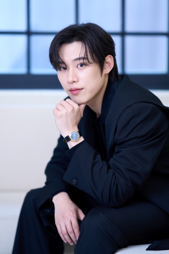 <b>김성철</b>, <b>스토리제이컴퍼니</b>와 <b>재계약</b>.."전폭적 지원 아끼지 않을 것"(공식)