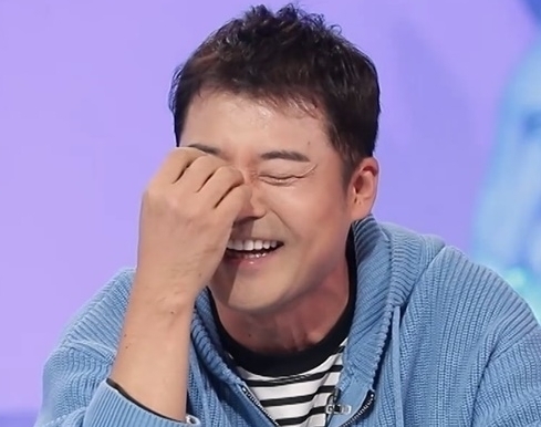 <b>김남일</b>, 생방 중 <b>전현무</b> 멱살 잡은 이유…"김보민 <b>민낯</b> 운운해 욱했다" [사...