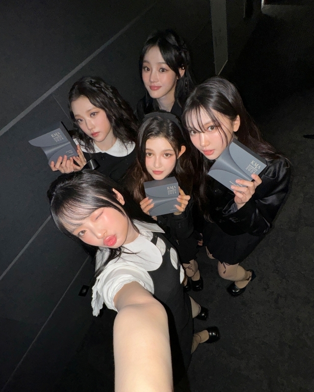 <b>뉴진스</b>, '<b>한국대중음악상</b>' 2년 연속 <b>3관왕</b>…"변화 하되 변함 없겠다" [종합]