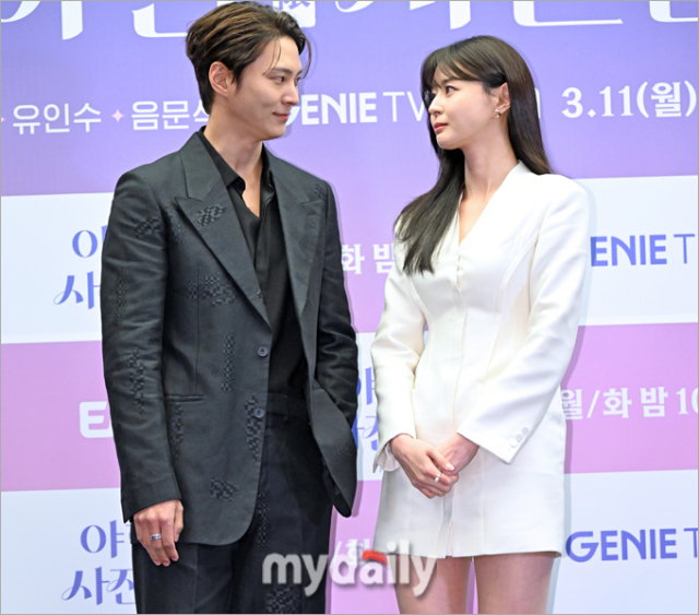 [MD포토] <b>주원</b>·<b>권나라</b> '눈맞춤'
