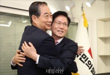 한덕수, 17일 만에 등판…"김문수 응원하는 마음으로 내일 사전투표"