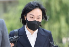 '문고리 3인방' 유경옥 전 행정관, 특검 2차 출석…'건진법사 의혹' 조사