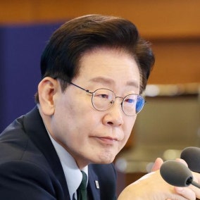 '좌아하게'부터 조국 저격·중수청 논쟁까지…이재명 '폭풍 SNS'에 민주당 속앓이