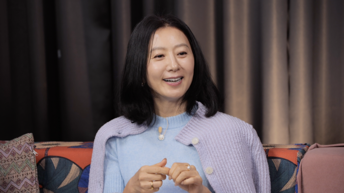<b>김희애</b> ‘<b>방구석 1열</b>’ 찾았다