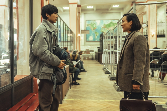 ‘<b>로기완</b>’ 낯선 이방인, 송중기