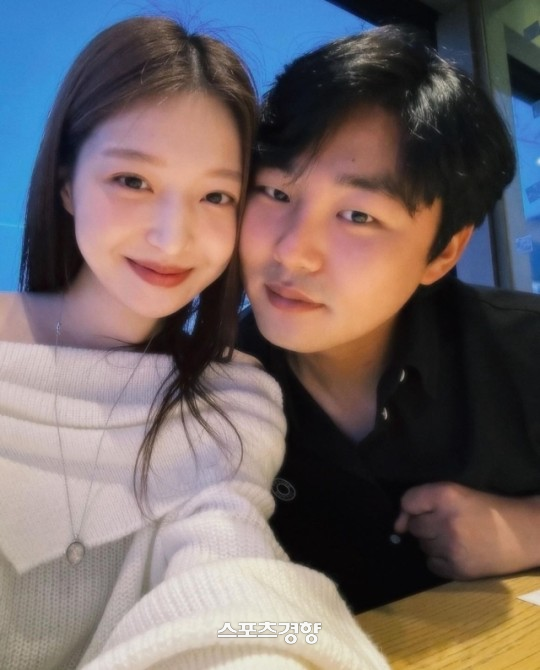 ‘<b>러브 캐처</b>’ <b>김지연</b>두산 베어스 <b>정철원</b>, 부모 됐다···“내년 결혼”