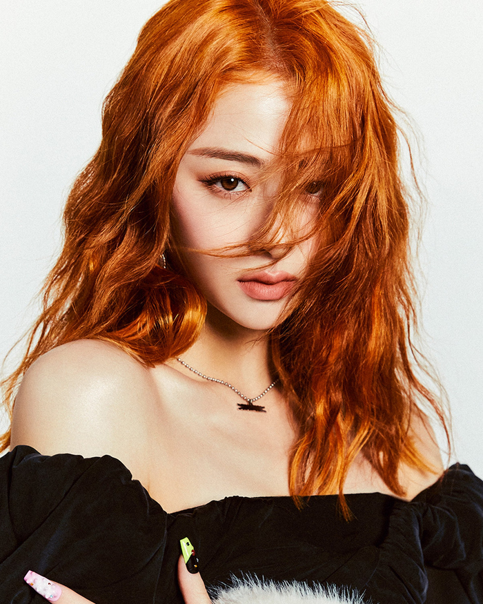<b>르세라핌 허윤진</b>, 美 NBC ‘켈리 <b>클락슨</b> 쇼’ 출연해 매력발산