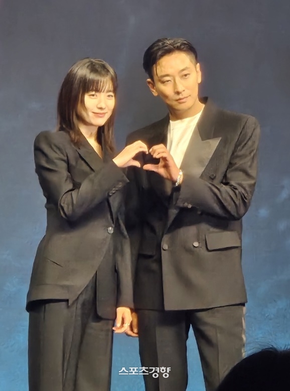 ‘<b>지배종</b>’ <b>주지훈</b> “<b>한효주</b>, 단단하고 우직한 배우”