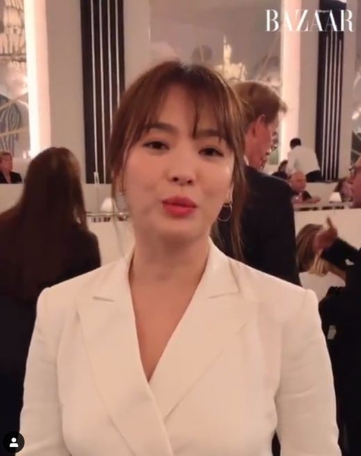 송혜교, 화려한 꾸밈 없이도 빛나는 여신 :: 네이버 TV연예
