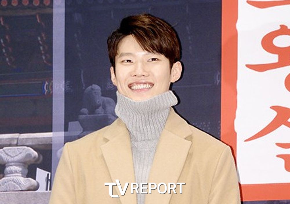 배우 <b>신주환</b>, <b>동종업계</b> 종사자와 오늘 <b>결혼</b>...품절남 합류