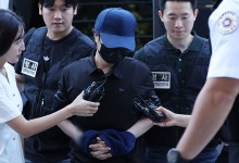 '1.4조 원 코인사기' 법정서 흉기 휘두른 50대 영장심사 출석