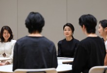김건희 여사, 기시다 총리 부인과 K-팝 아이돌 연습생 격려