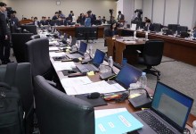 정승윤 "야당 의원 고발" 발언에 정무위 국감 30분만에 중단