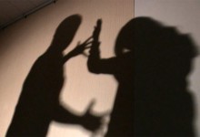 "환승이별 알려라"‥전 연인 협박·폭행 혐의 약사 징역형