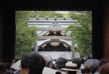 일본인 10명 중 6명 "총리 야스쿠니 신사 참배해야"