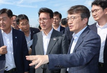 김민석 총리 "새만금, 자연과 조화 이루는 지속가능성장 사례 되길"