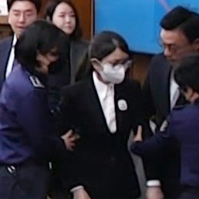 "영부인에 대한 기대 저버려"‥징역 4년 선고에 '비틀'