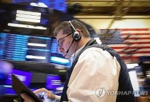 뉴욕증시, 美 신용등급 강등에도 강보합…다우 0.3%↑