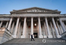 감세법안 美상원 극적 '통과'…트럼프 "와우 고맙다"