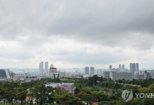 연휴 둘째 날 흐리고 곳곳 비…낮 최고 29도